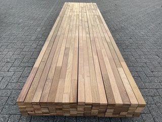 Ca. 36x Guyana Teak Onderliggers Gevingerlast, 40x60mm, lengte 395cm